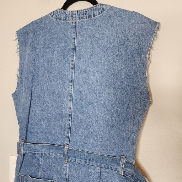 NWT BLANK NYC Womens Sleeveless Denim Belted cropped Jumpsuit. size medium. - Picture 5 of 16